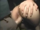 Opilá studentka se po párty nechá ošukat v parku