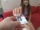 Osmnáctiletá brunetka na porno castingu