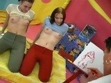 Nadržený malíř oprcá dvě mladé holky – české porno